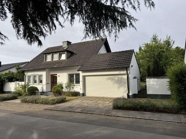 Haus kaufen in Meerbusch, Necklenbroich