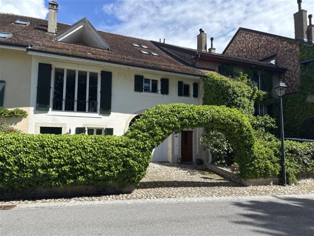 Zweifamilienhaus kaufen in Perroy, Waadt