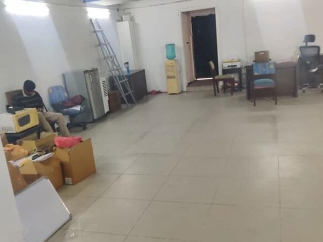 Commercial for rent in Deri