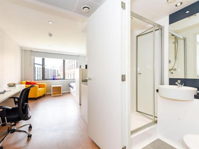 Studio for rent in Calton, Scotland