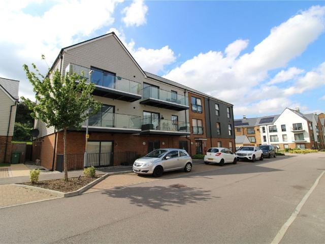 Apartment for rent in Worcester Park Estate, Monks Orchard