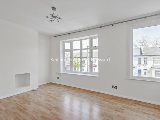 Apartment for rent in Widmore, Greater London