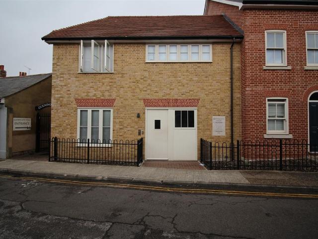 Studio for rent in Barracks, The Bridge