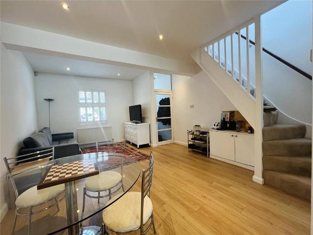 House for rent in London Borough of Ealing, Park Royal