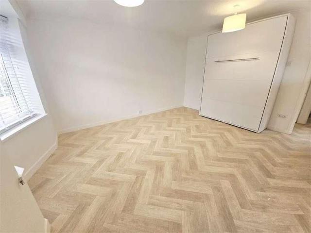 Studio for rent in Alton Barnes, Essex