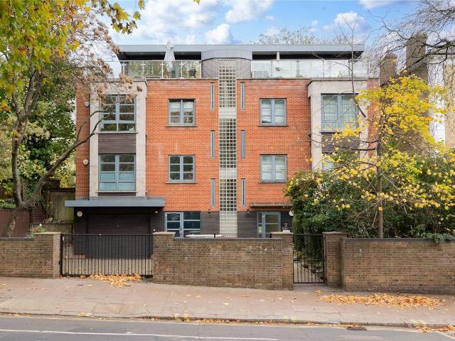 Apartment for rent in Maitland Park, Greater London