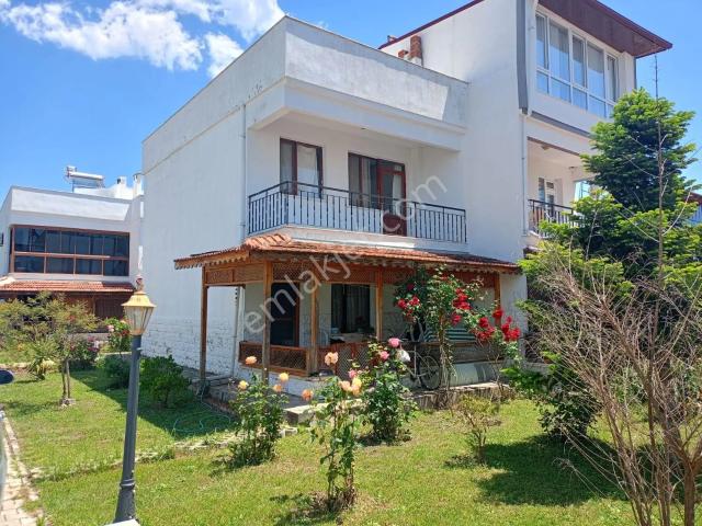 Dikili, İzmir içerisinde satılık Villa