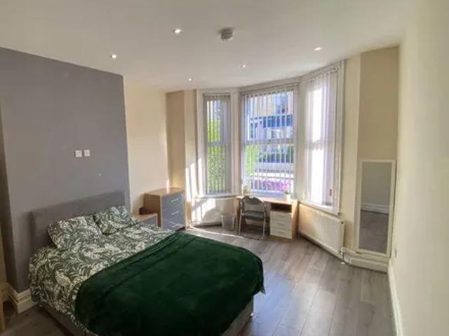 House for rent in Calderstones
