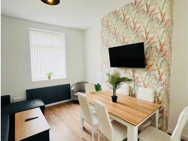 House for rent in Calderstones