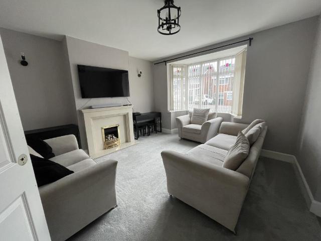 House for rent in Balls Hill, Hill Top