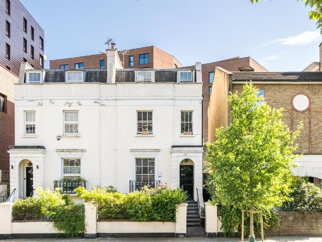 Apartment for rent in Maitland Park, Greater London