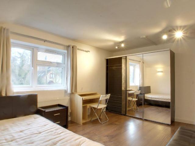 Room for rent in Denham