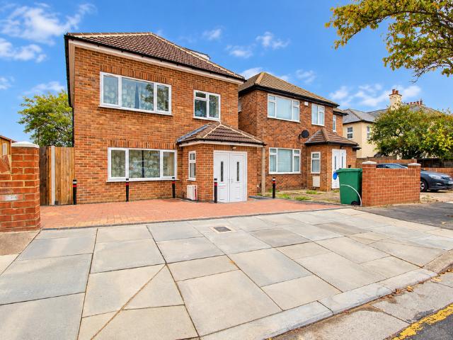 House for rent in London Borough of Ealing, Greater London
