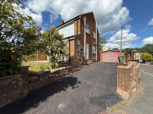 House for rent in Heatherside, Heol-las
