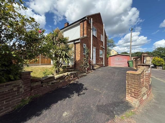 House for rent in Heatherside, Heol-las