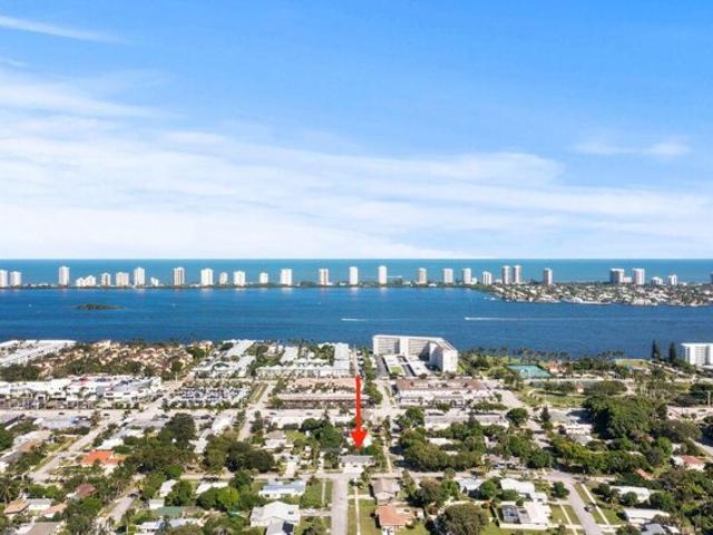 House for sale in Lake Park, Florida