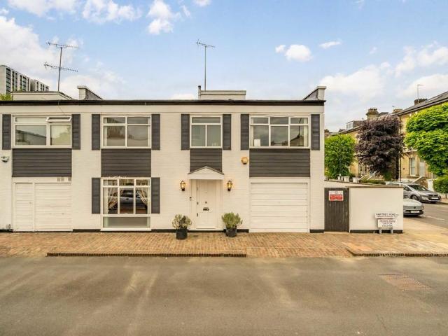 House for rent in Belsize Park, Greater London