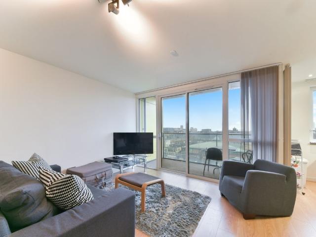 Apartment for rent in Poplar Grove, Greater London