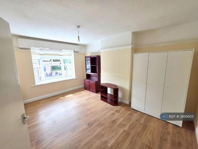 Apartment for rent in Kingsbury, Greater London