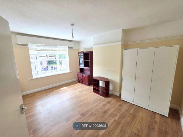 Apartment for rent in Kingsbury, Greater London