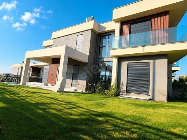 Kuşadasi, Aydin içerisinde satılık Villa