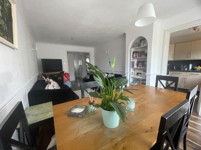 Apartment for rent in Bush Hill Park, Greater London