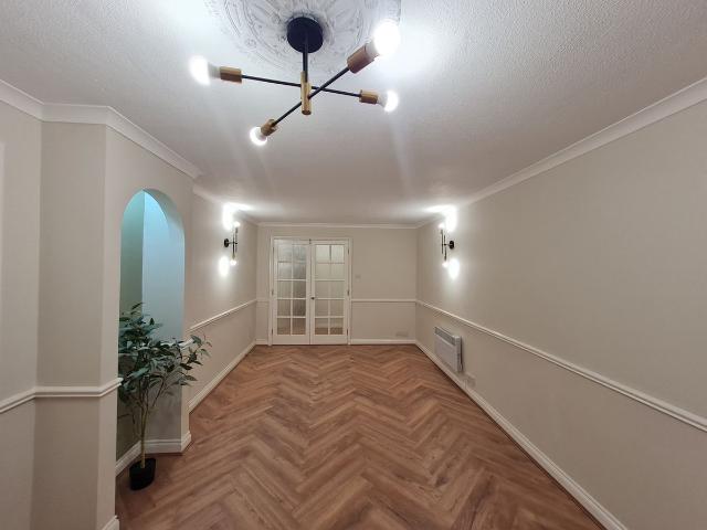 Apartment for rent in Bush Hill Park, Greater London