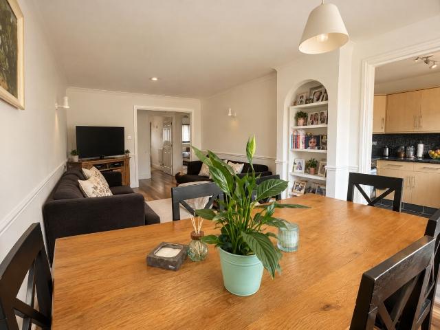 Apartment for rent in Bush Hill Park, Greater London
