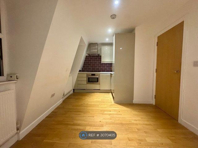 Apartment for rent in South Wimbledon, Greater London