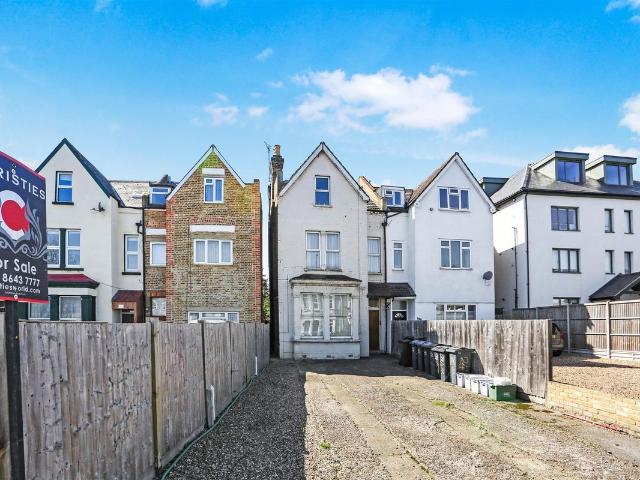 Apartment for rent in London Borough of Merton, Greater London