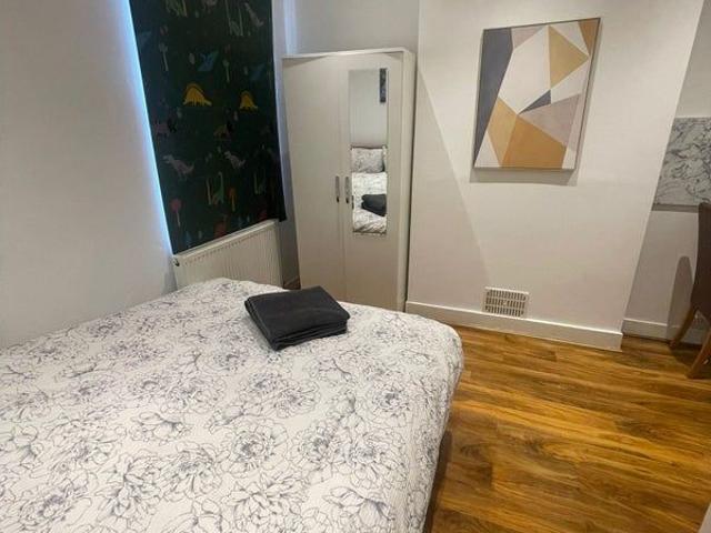 Room for rent in London Borough of Merton, Greater London