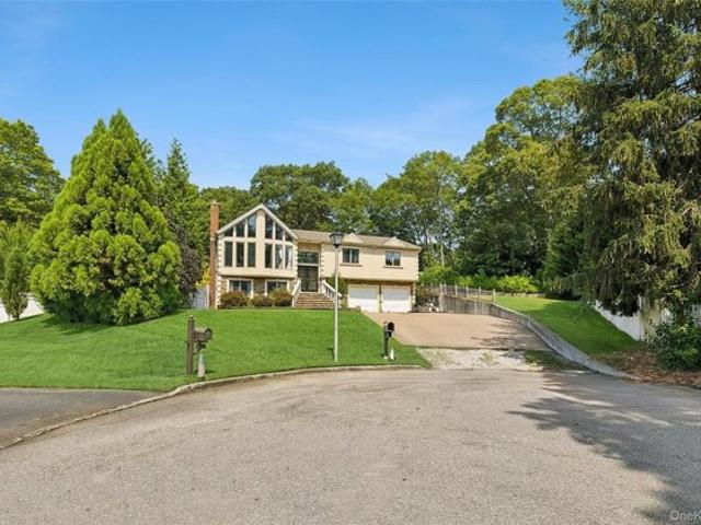 House for sale in Nesconset