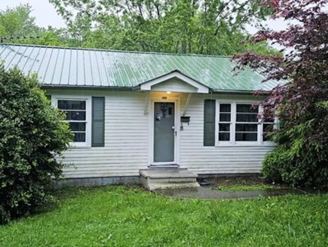 House for sale in Smithville