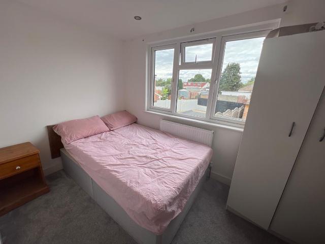 Room for rent in Hayes, Greater London