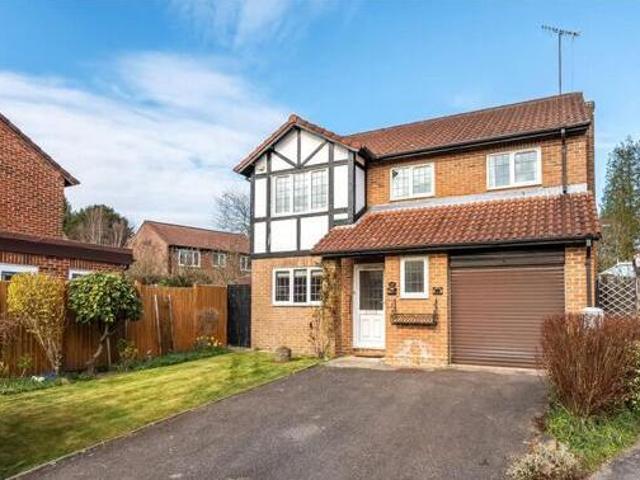 House for sale in Oxted, Hillview