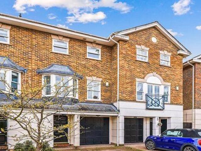 House for sale in Thames Ditton