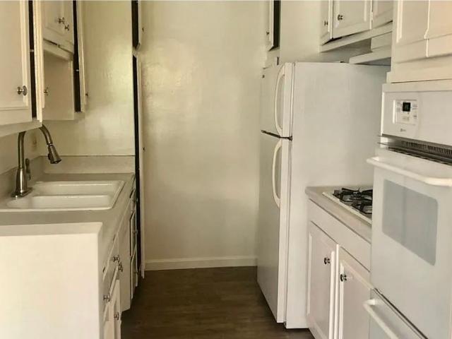 Apartment for rent in Canoga Park, California