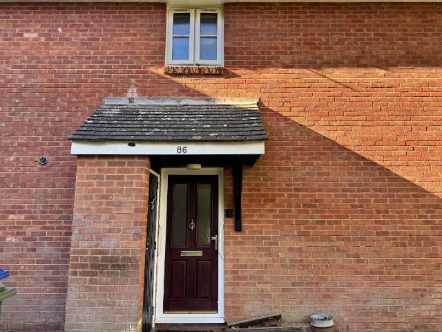 Studio for rent in Oad Street, Kent