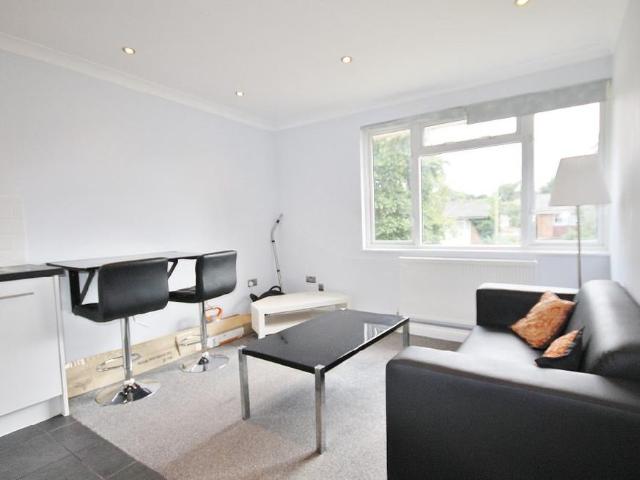 Apartment for rent in Egham Wick, Row Town