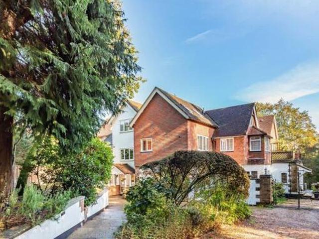 House for sale in Fole, Surrey
