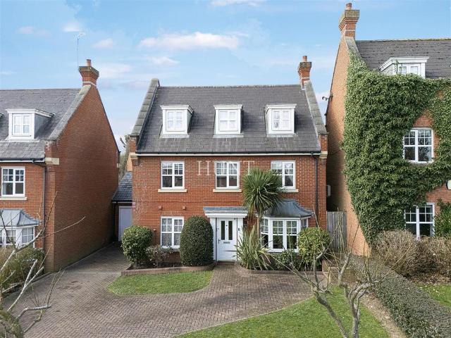 House for rent in Fairlop, Greater London