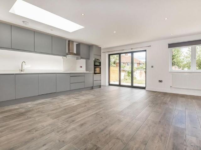 House for rent in Pachesham Park, Surrey