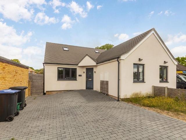 House for rent in Pachesham Park, Surrey