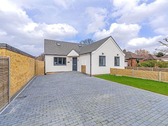 House for rent in Pachesham Park, Surrey
