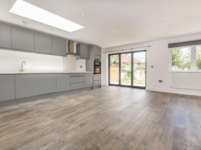 House for rent in Pachesham Park, Surrey