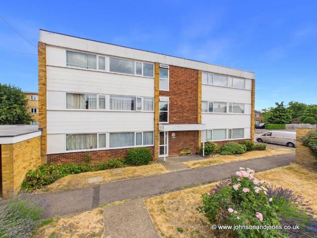 Apartment for rent in Row Town, Surrey
