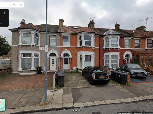 Studio for rent in Chadwell Heath, Greater London
