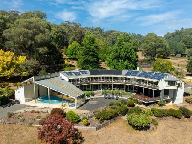 Cottage for sale in Camerons Creek, Victoria
