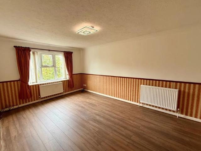 Apartment for rent in Perryfields, West Sussex