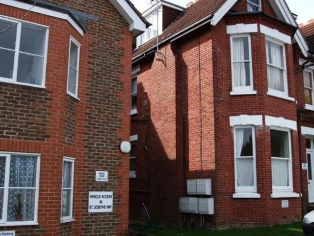 Apartment for rent in Perryfields, West Sussex